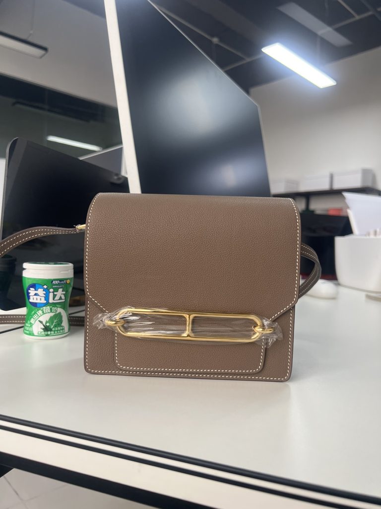 Roulis — 19 cm — Elephant Gray — Evercolor leather — Gold-tone or silver-tone hardware