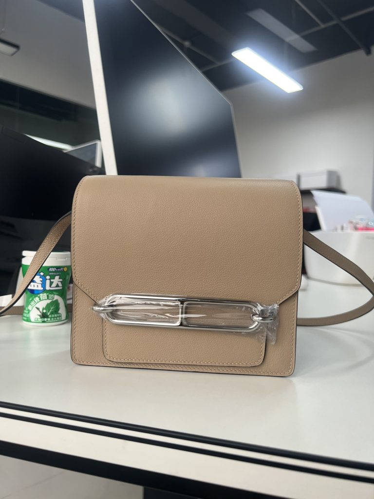 Roulis — 19 cm — Trench Gray — Evercolor leather — Gold-tone or silver-tone hardware