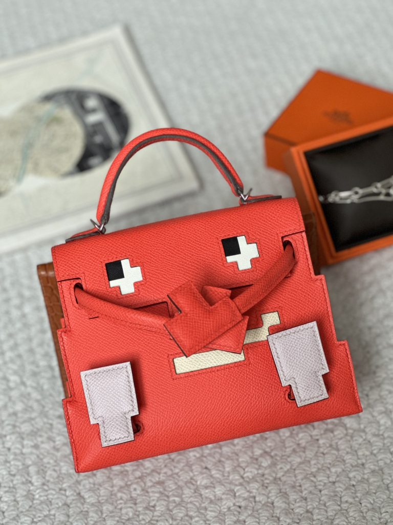 Kelly Doll Picto — 18 × 8 × 13 cm — leather