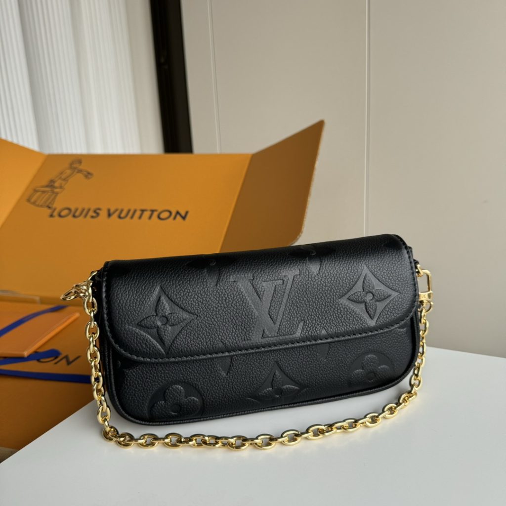 LV M82154 Wallet on Chain Ivy | Black