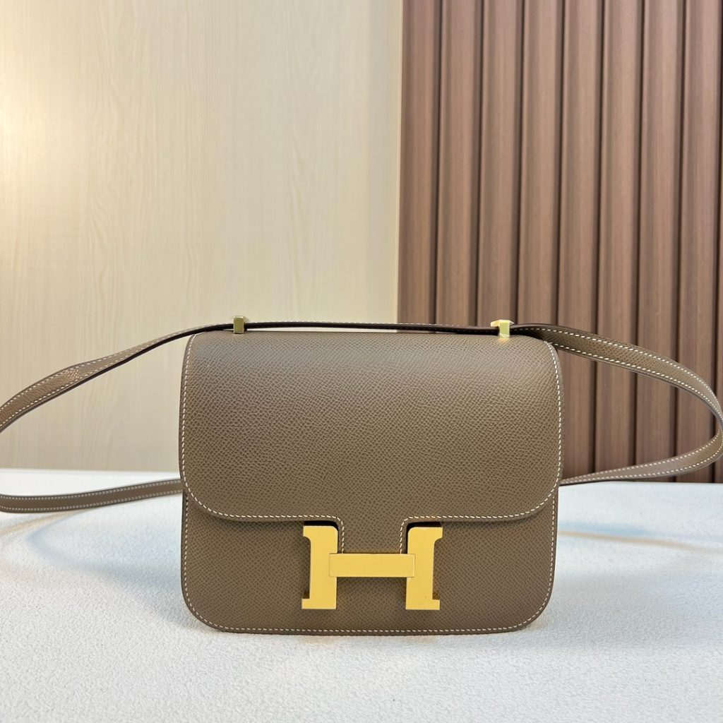 Constance — 19 cm — Elephant Gray — Epsom leather — Gold-tone hardware