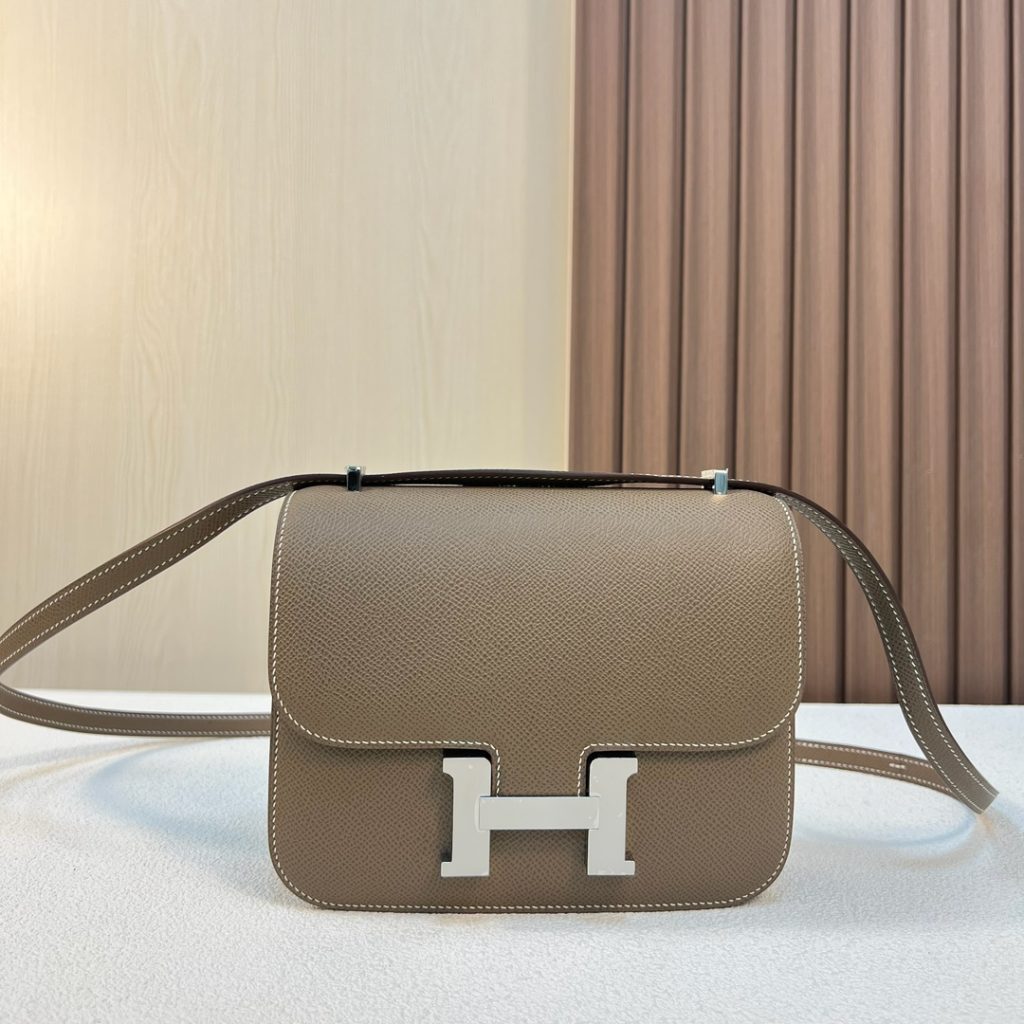 Constance — 19 cm — Elephant Gray — Epsom leather — Silver-tone hardware
