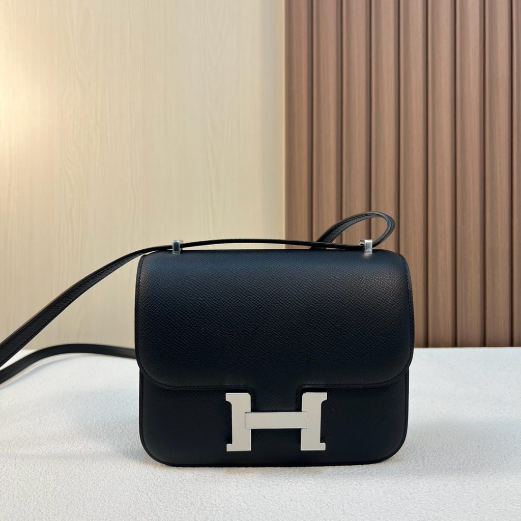 Constance — 19 cm — Black — Epsom leather — Silver-tone hardware