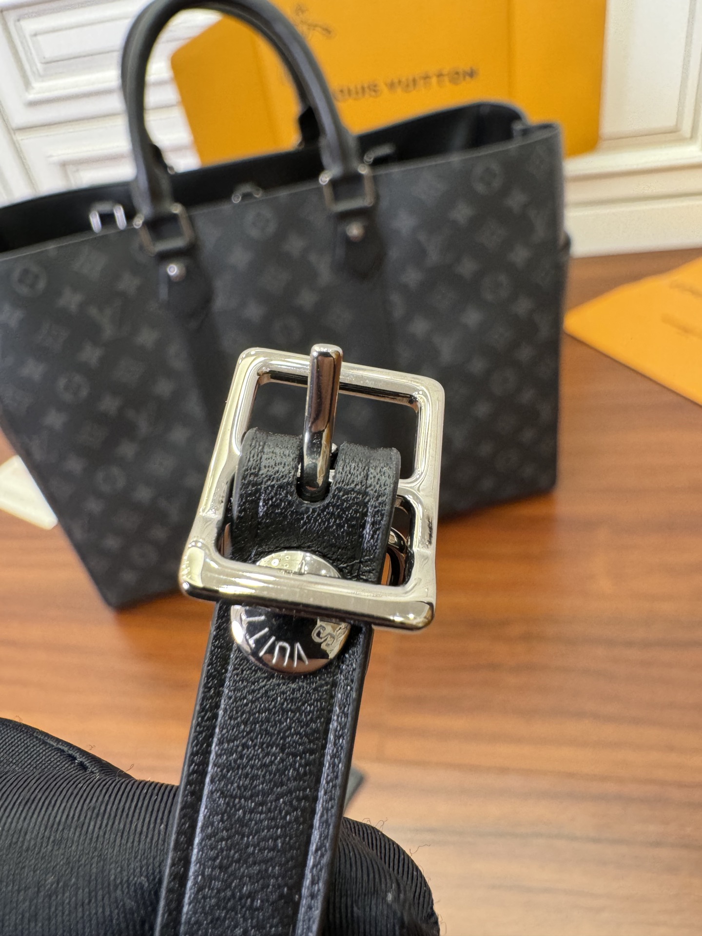 LV M46451 Men's Tote Bag - 图片 8