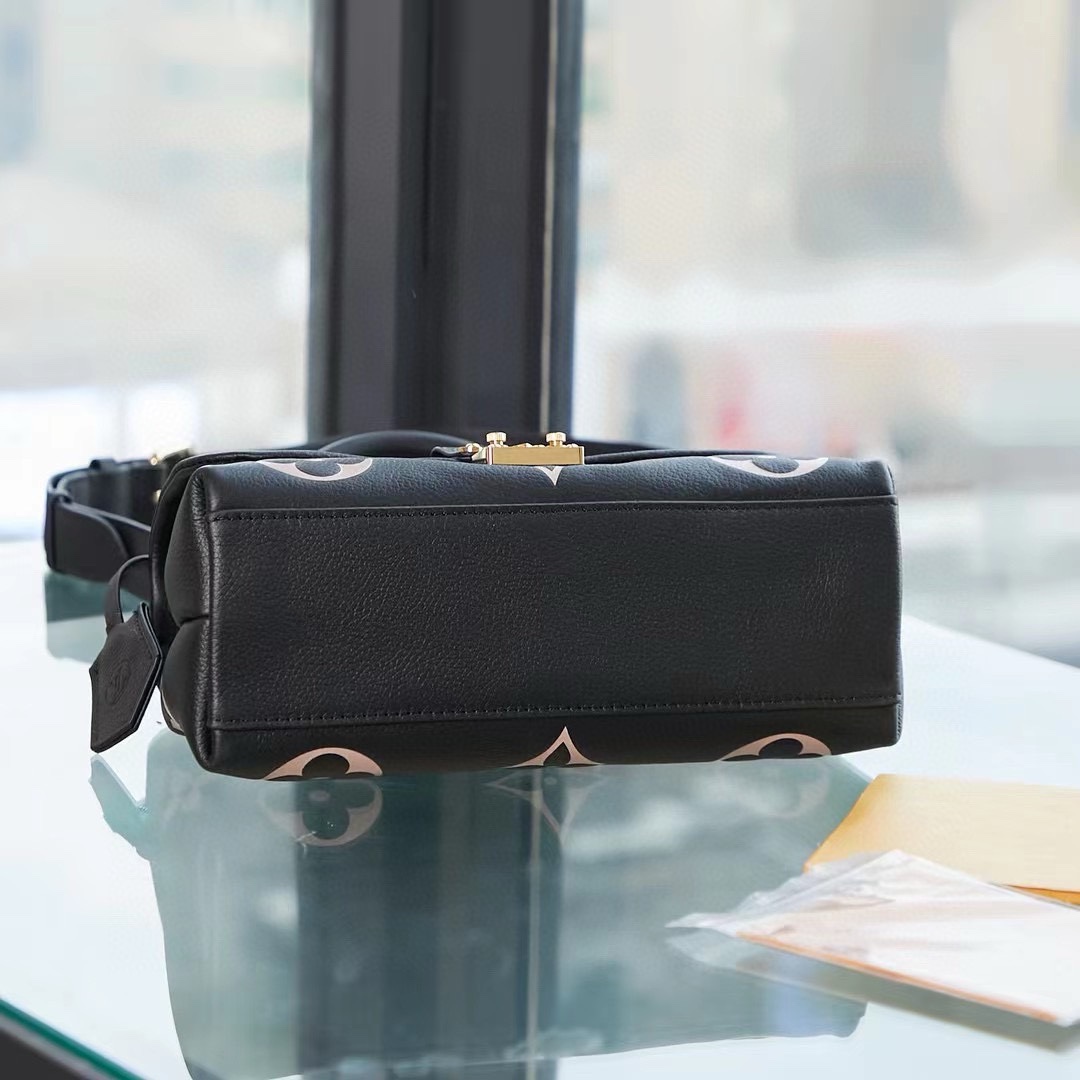 LV 45976 Medium Black Embossed Monogram Bag - 图片 4