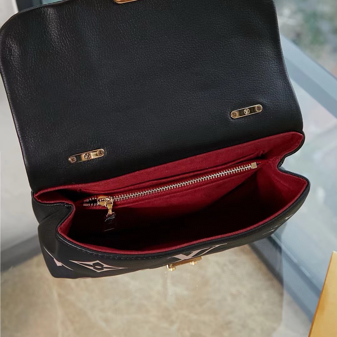 LV 45976 Medium Black Embossed Monogram Bag - 图片 9