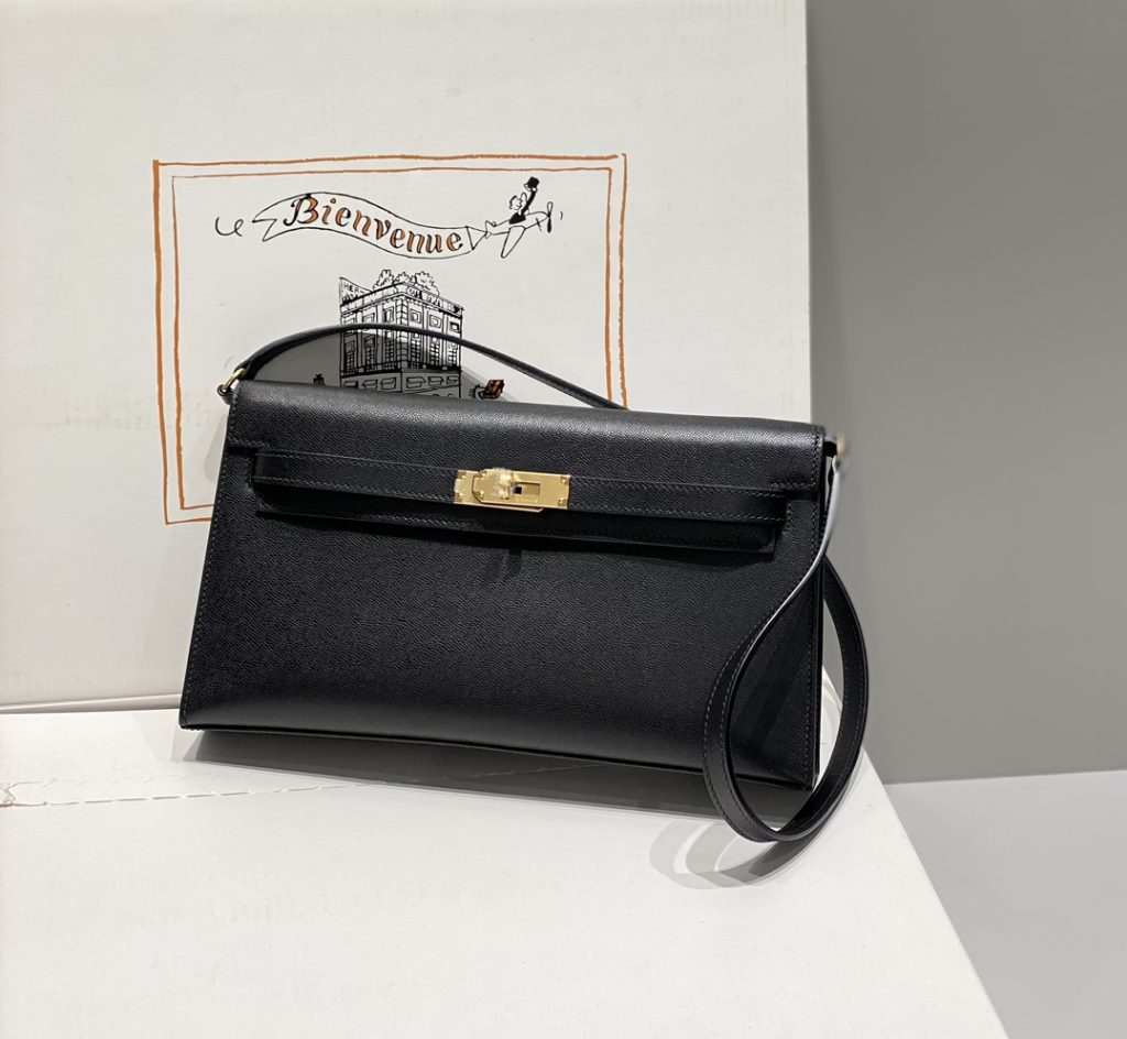 Kelly Elan — 27 × 15 × 5 cm — Black — cowhide leather — Gold-tone hardware