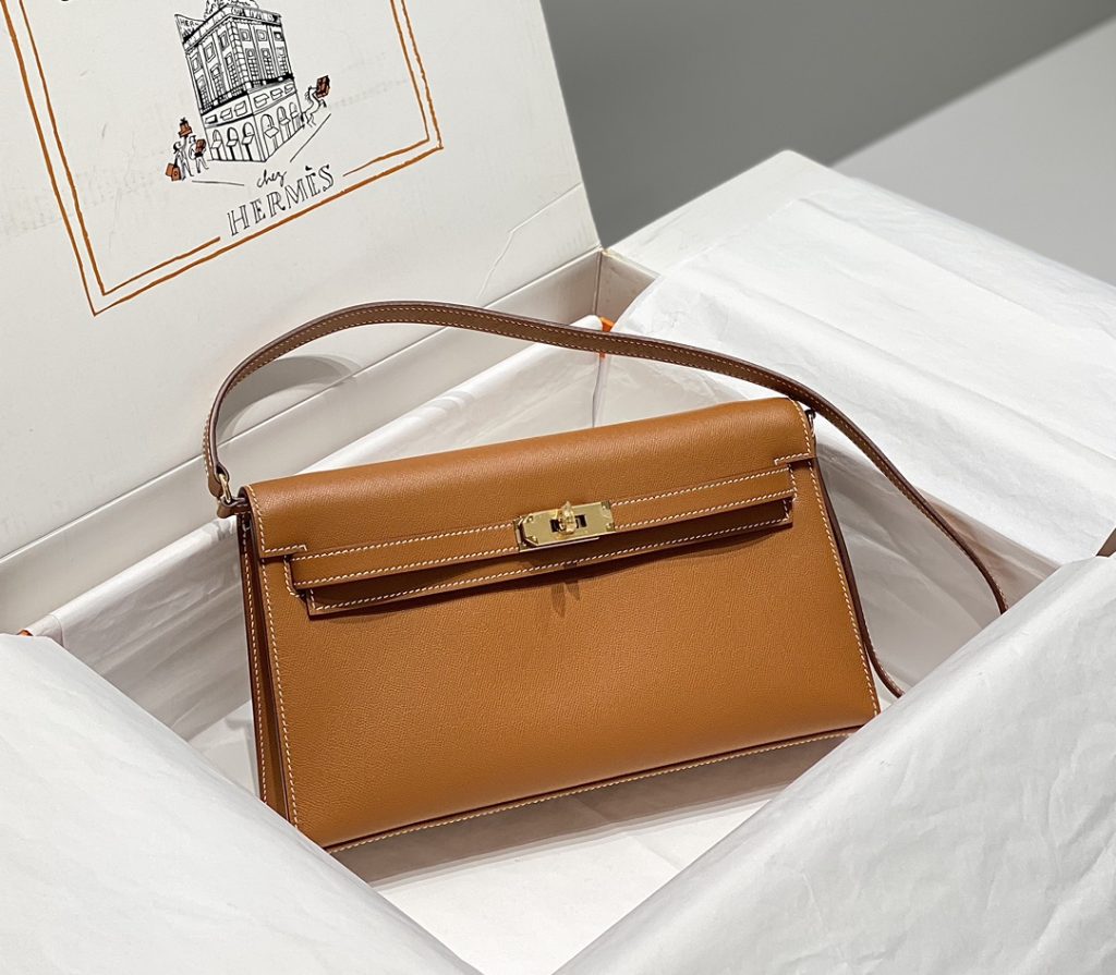 Kelly Elan — 27 × 15 × 5 cm — Golden Brown — cowhide leather — Gold-tone hardware