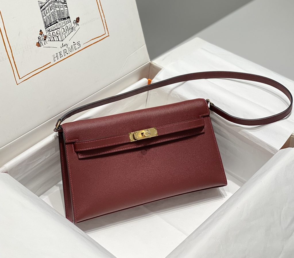 Kelly Elan — 27 × 15 × 5 cm — Wine Red — cowhide leather — Gold-tone hardware