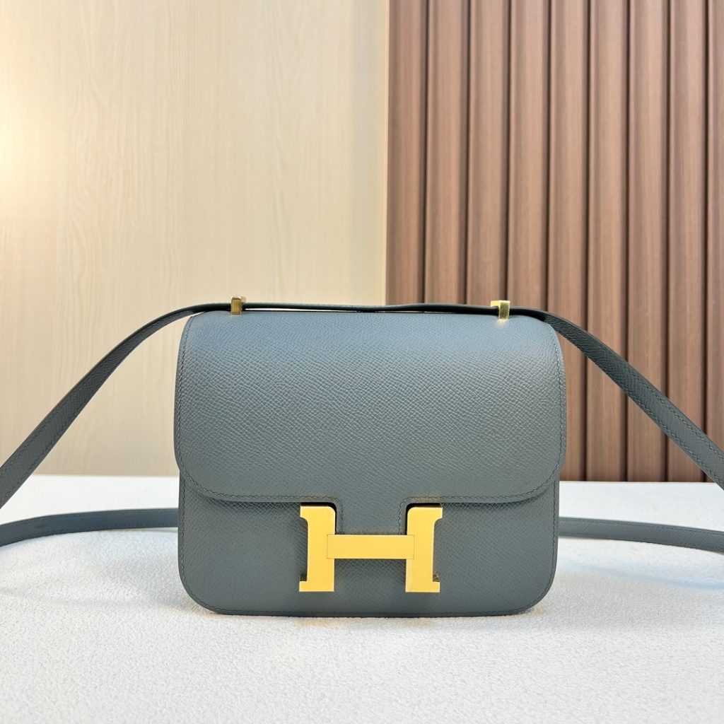 Constance — 19 cm — Apricot Green — Epsom leather — Gold-tone hardware