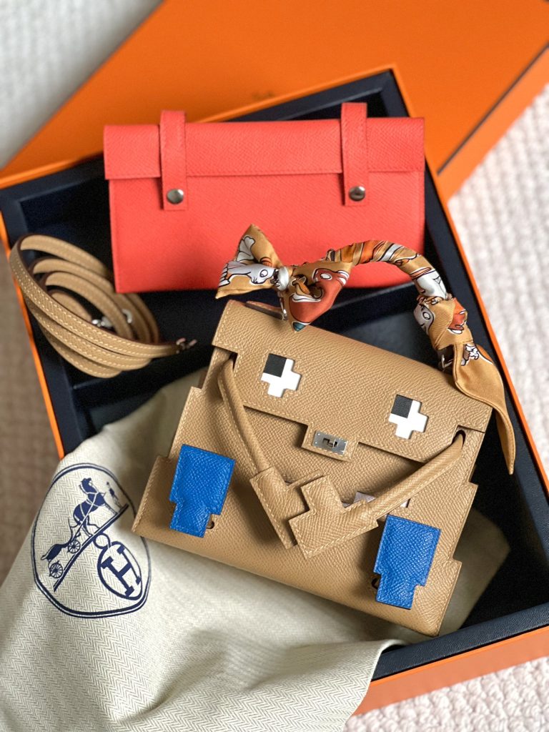 Kelly Doll Picto — 18 × 8 × 13 cm — leather
