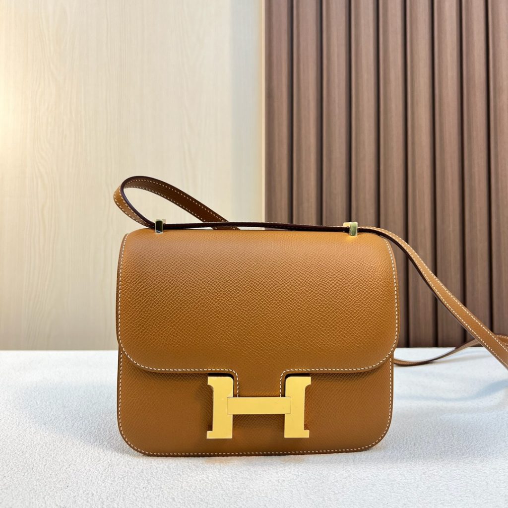 Constance — 19 cm — Golden Brown — Epsom leather — Gold-tone hardware