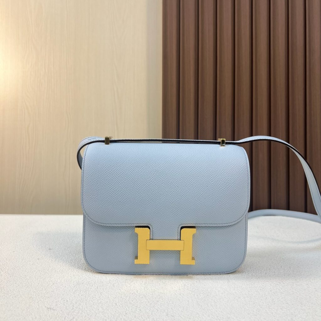 Constance — 19 cm — Fog Blue — Epsom leather — Gold-tone hardware