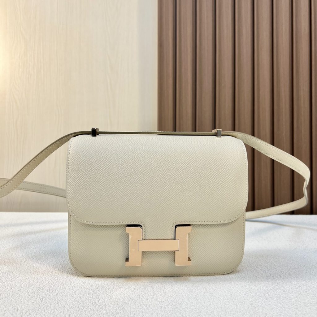Constance — 19 cm — Milkshake White — Epsom leather — Gold-tone hardware
