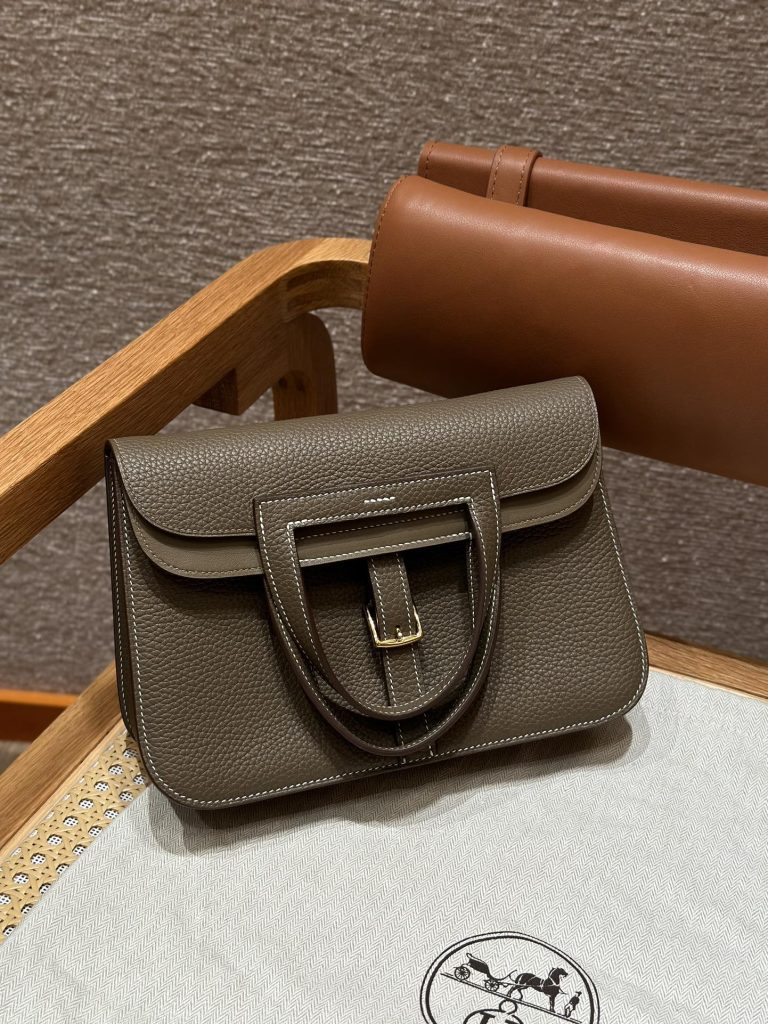 Halzan — 25 cm — Elephant Gray — leather — Gold-tone hardware