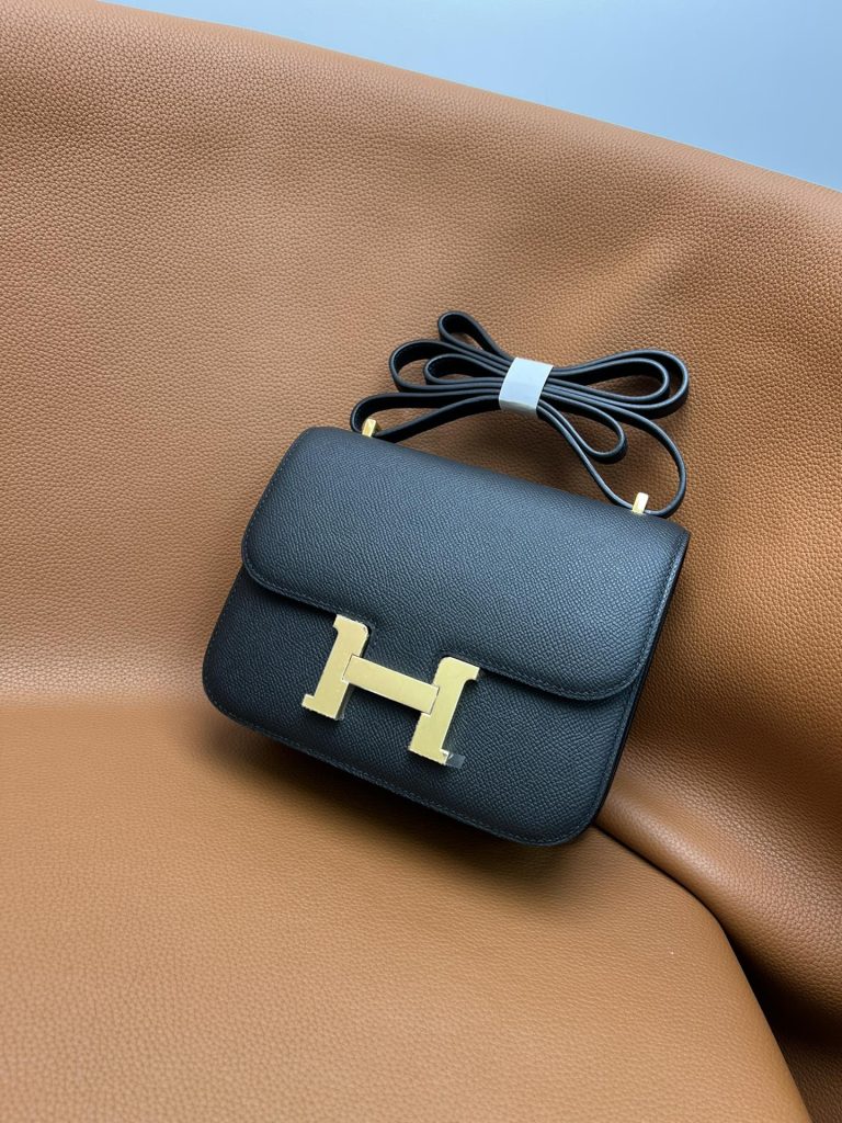 Constance — 19 cm — Black — Epsom leather and lambskin