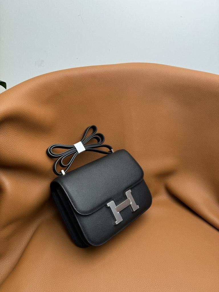 Constance — 19 cm — Black — Epsom leather and lambskin
