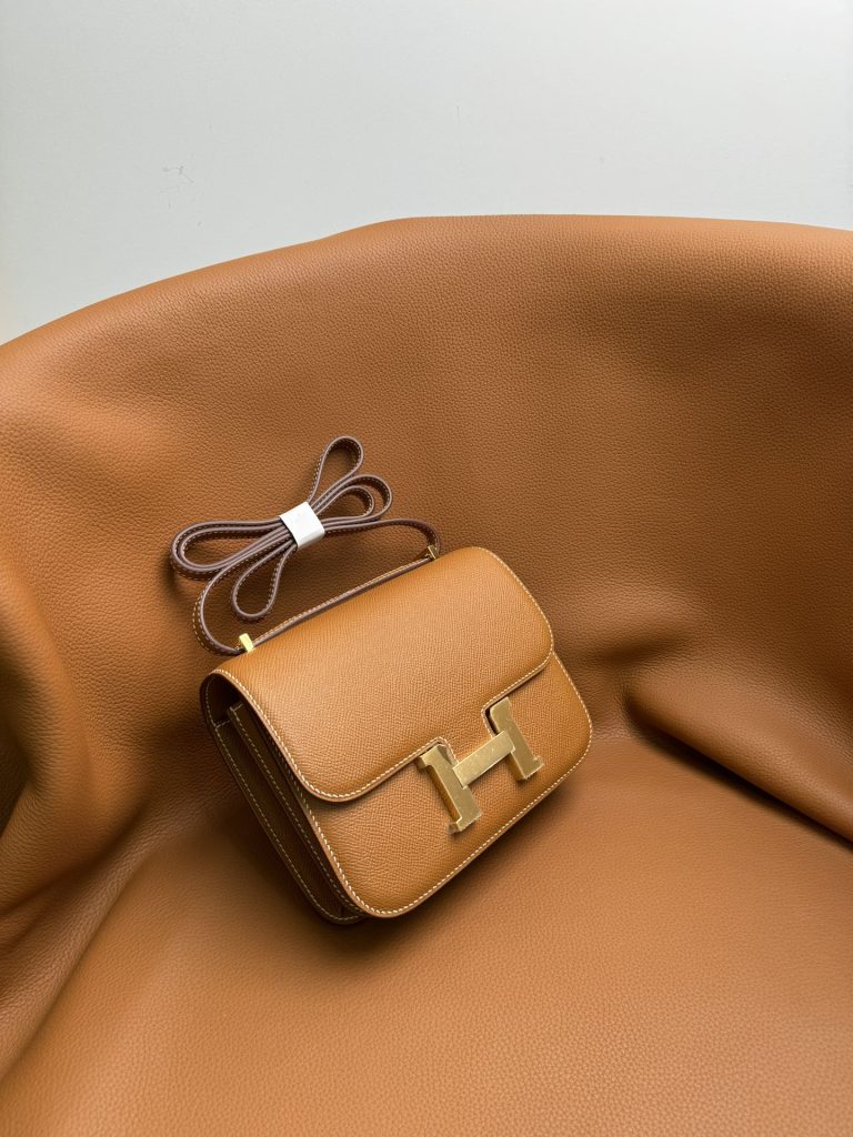 Constance — 19 cm — Golden Brown — Epsom leather and lambskin