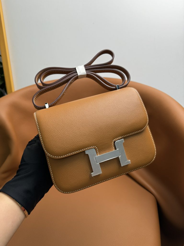 Constance — 19 cm — Golden Brown — Epsom leather and lambskin