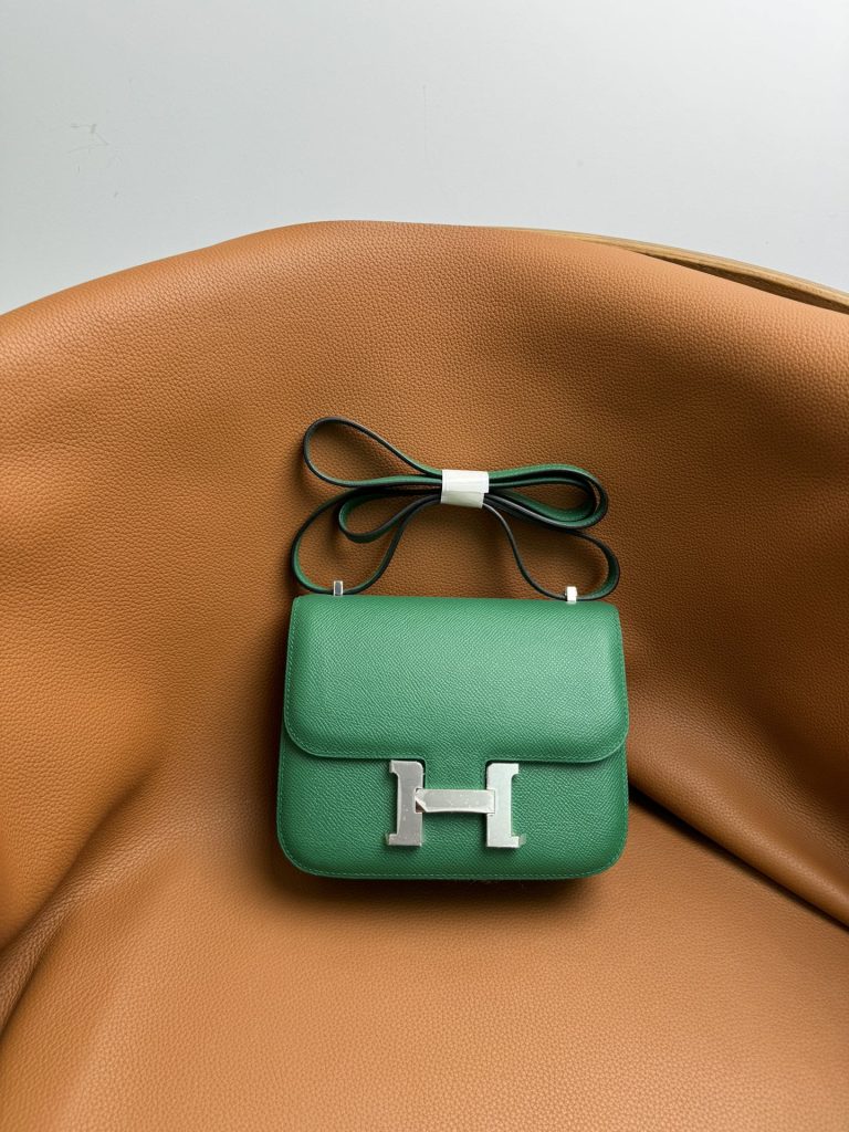 Constance — 19 cm — Velvet Green — Epsom leather and lambskin