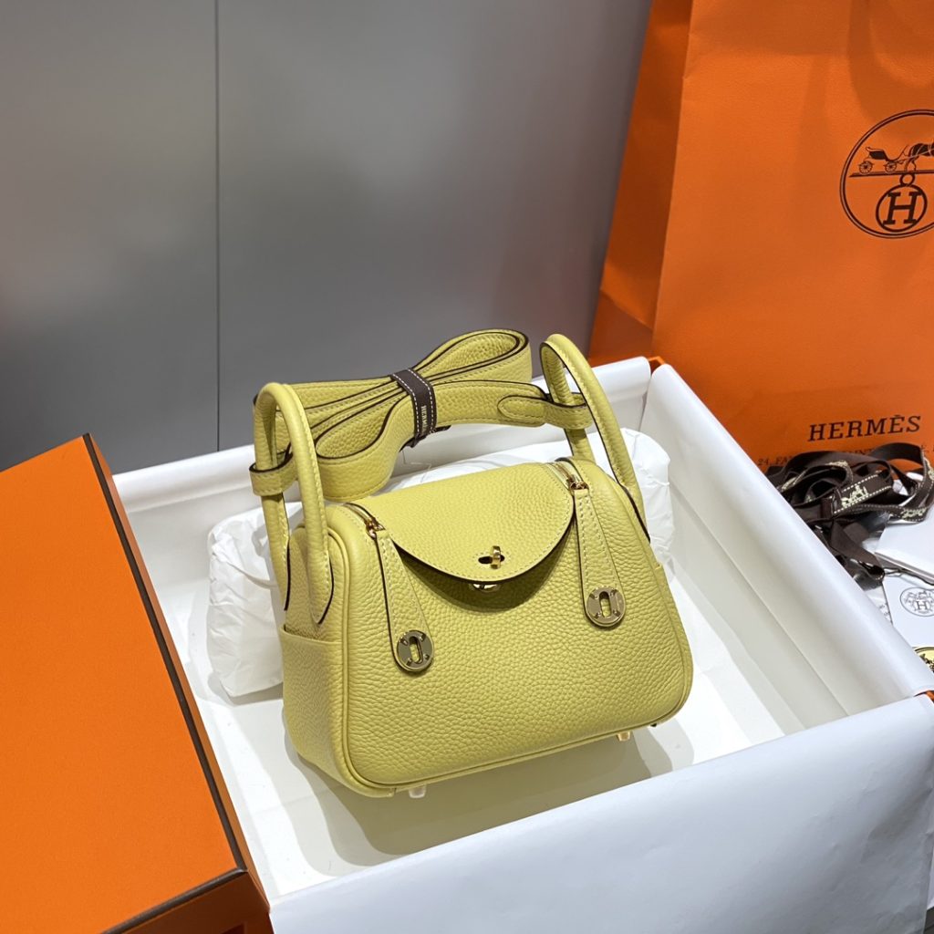 Mini Lindy — 19/26 cm — Butter Yellow — TC leather — Gold-tone or silver-tone hardware