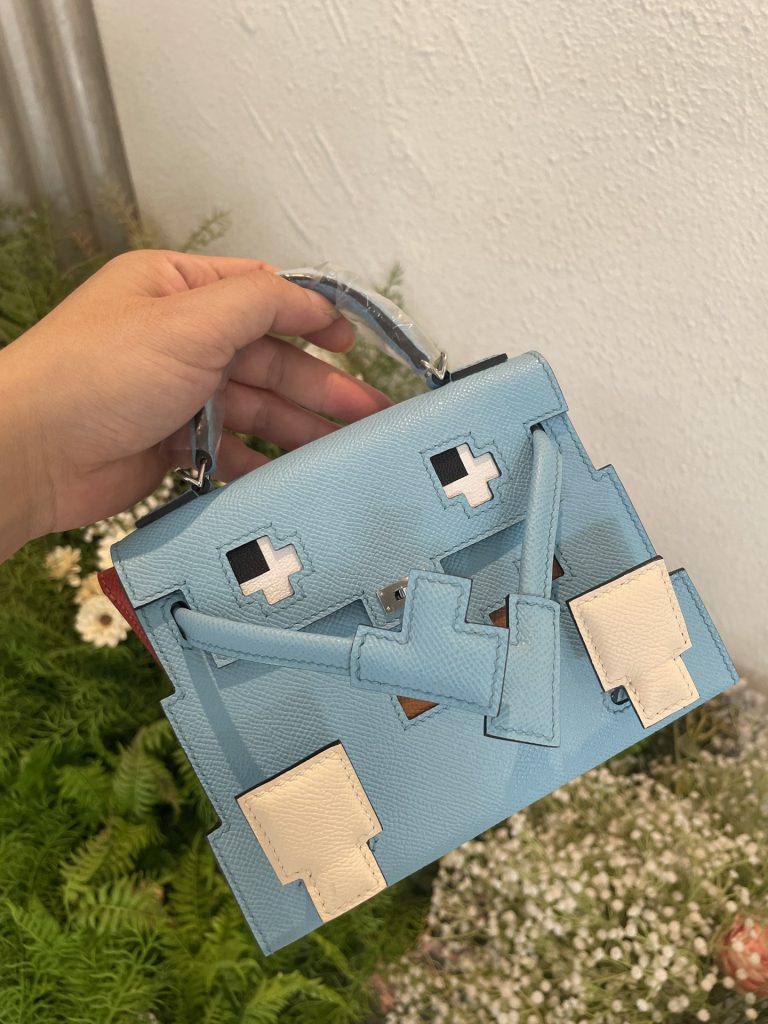 Kelly Doll Picto — 18 × 8 × 13 cm — Candy Blue — leather