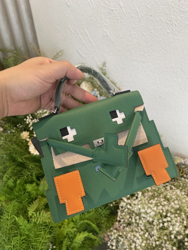 Kelly Doll Picto — 18 × 8 × 13 cm — Frog Green — leather