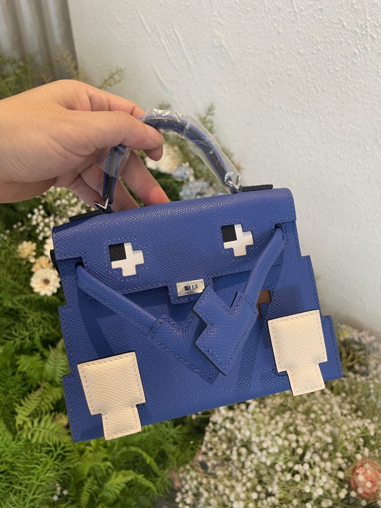Kelly Doll Picto — 18 × 8 × 13 cm — Electric Blue — leather