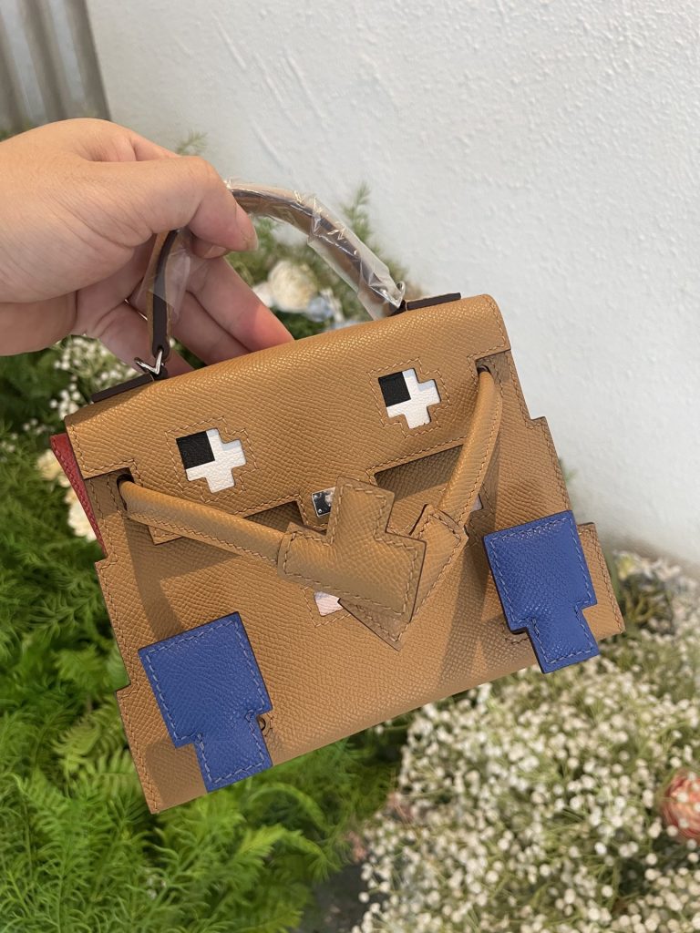 Kelly Doll Picto — 18 × 8 × 13 cm — Biscuit — leather