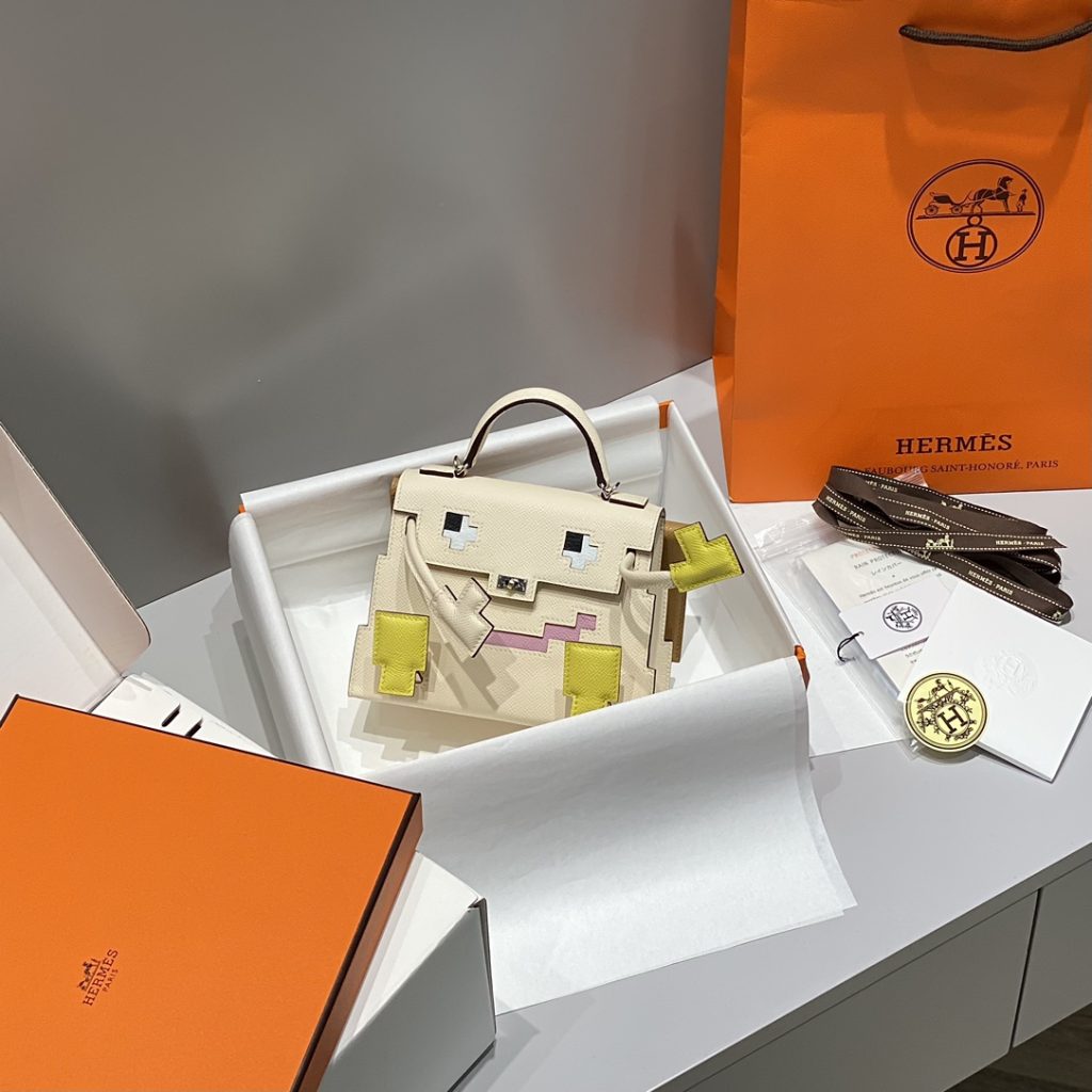 Kelly Doll Picto — 18 × 8 × 13 cm — Cream White — leather