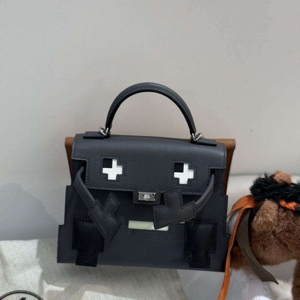 Kelly Doll Picto — 18 × 8 × 13 cm — leather