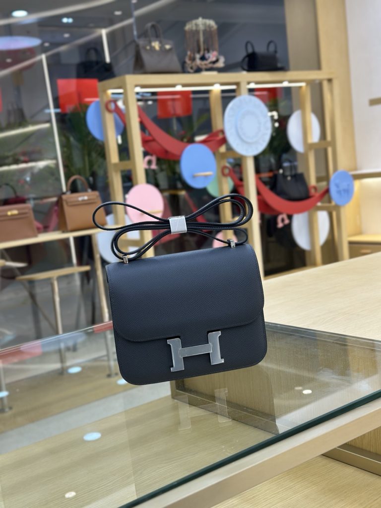 Constance — 19 cm — Haze Gray — Epsom leather — Silver-tone hardware
