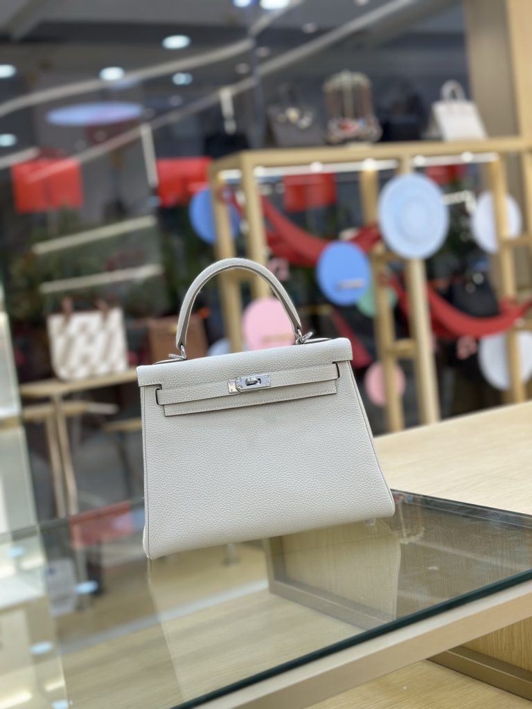 Kelly — 25/28 cm — Milkshake White — Togo leather — Silver-tone hardware