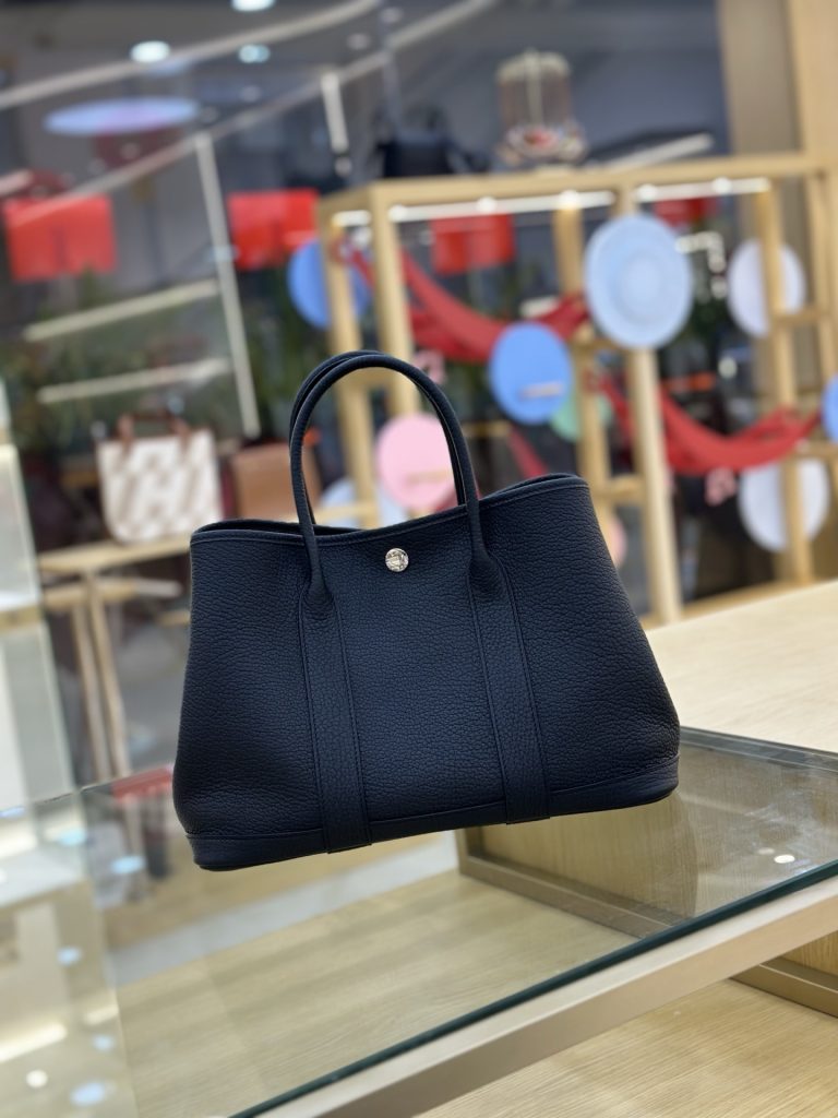 Garden Party 30 – Black / Negonda Leather