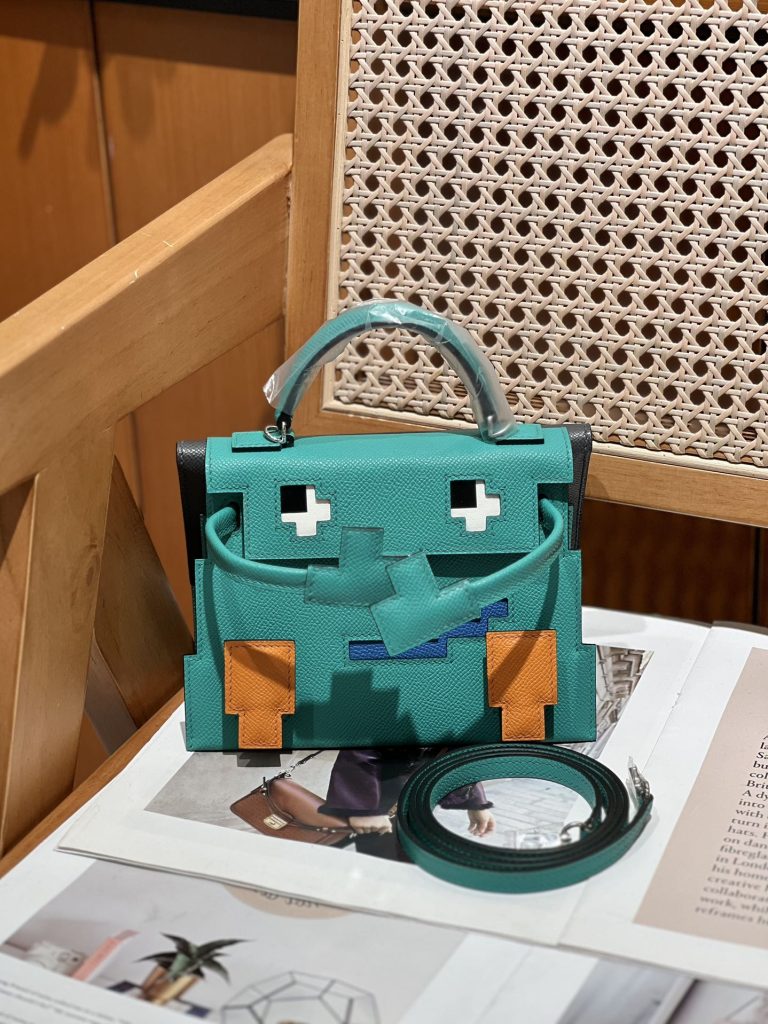 Kelly Doll Picto — 18 × 8 × 13 cm — Velvet Green — leather
