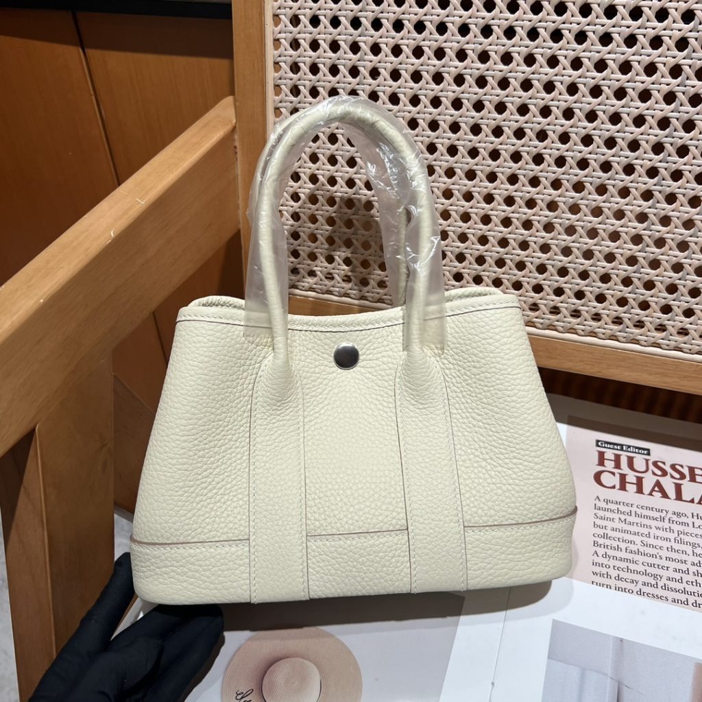 Garden Party — 23 × 16 × 10 cm — Milkshake White — TC leather