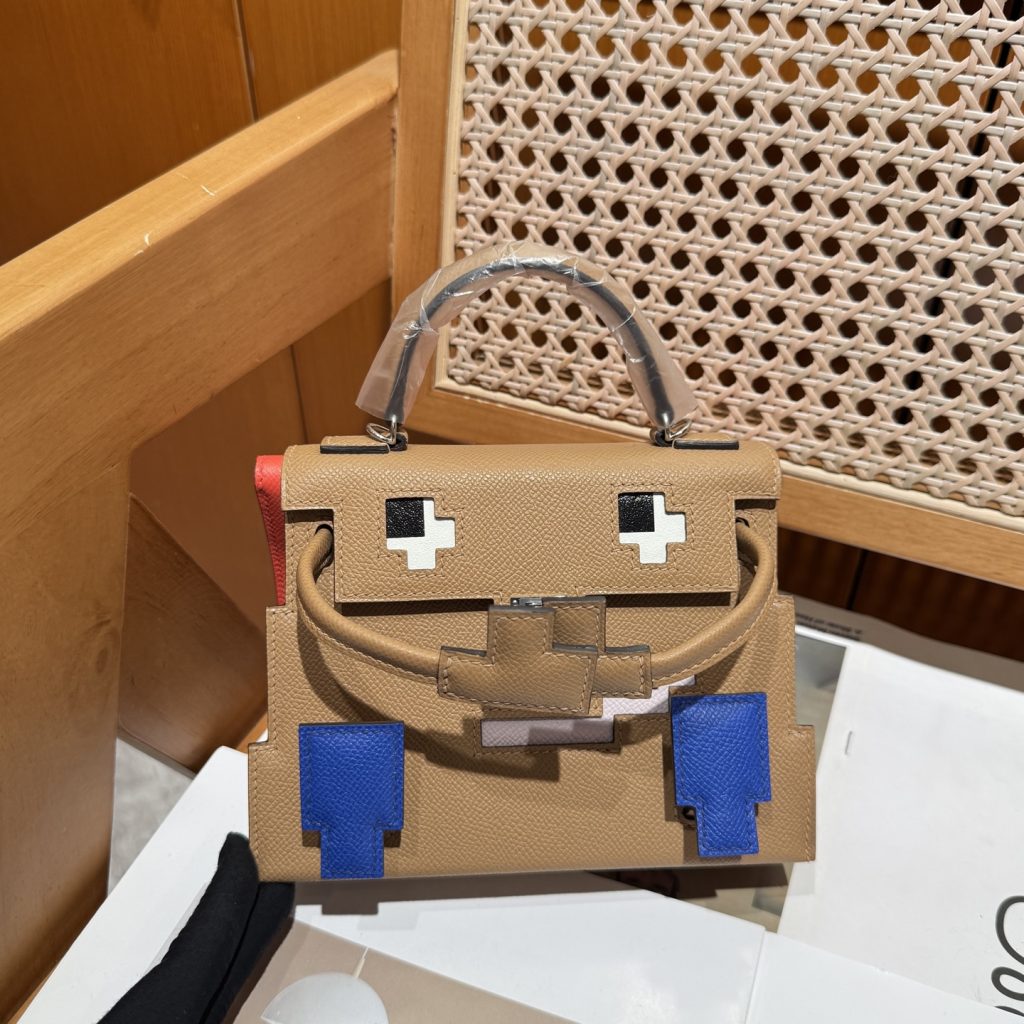 Kelly Doll Picto — 18 × 8 × 13 cm — Biscuit — leather