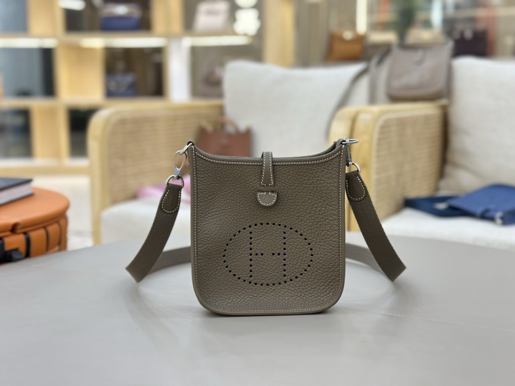 Evelyne — 17/29 cm — Elephant Gray — TC leather — Gold-tone or silver-tone hardware