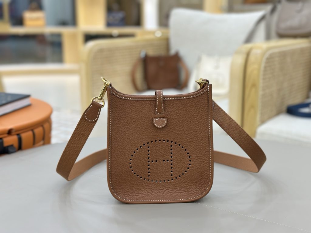 Evelyne — 17/29 cm — Golden Brown — TC leather — Gold-tone or silver-tone hardware