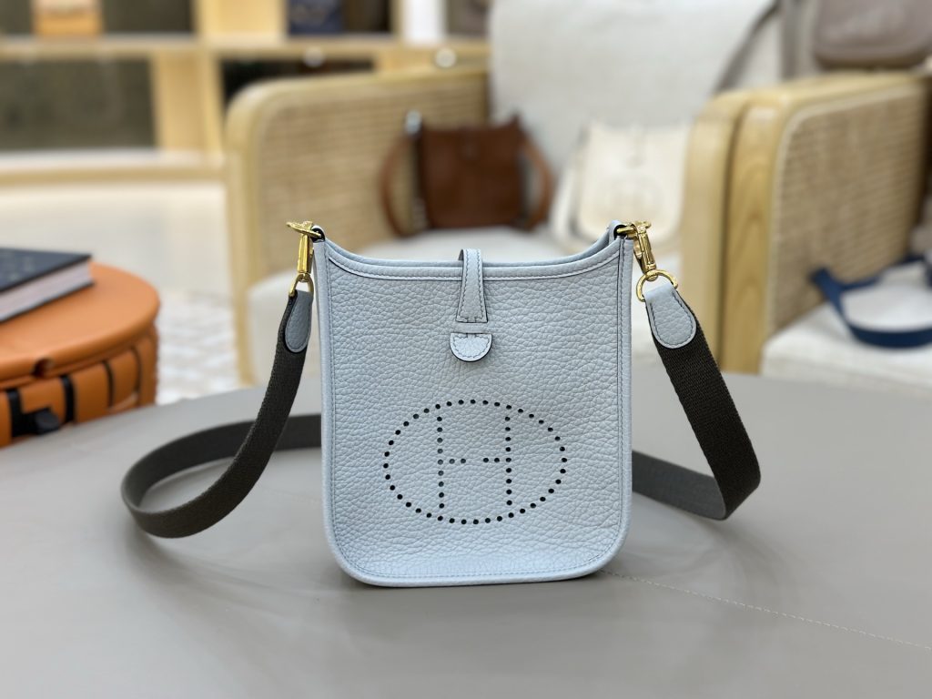 Evelyne — 17/29 cm — Holy Grail Blue — TC leather — Gold-tone or silver-tone hardware