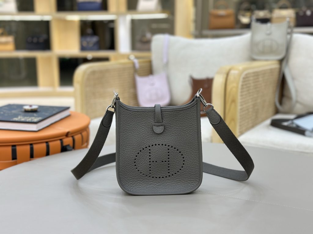 Evelyne — 17/29 cm — Tin Gray — TC leather — Gold-tone or silver-tone hardware