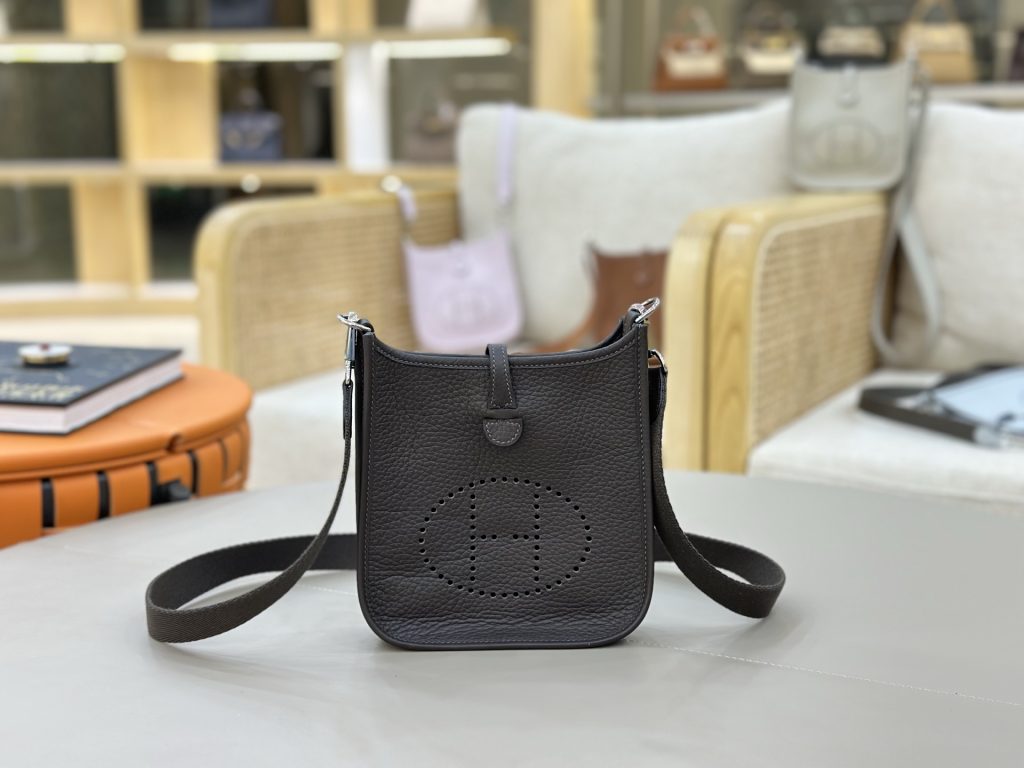 Evelyne — 17/29 cm — Ebony — TC leather — Gold-tone or silver-tone hardware