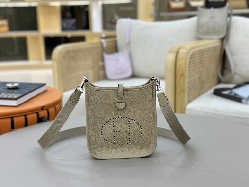 Evelyne — 17/29 cm — Trench Gray — TC leather — Gold-tone or silver-tone hardware
