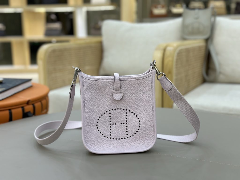 Evelyne — 17/29 cm — Dreamy Lilac — TC leather — Gold-tone or silver-tone hardware
