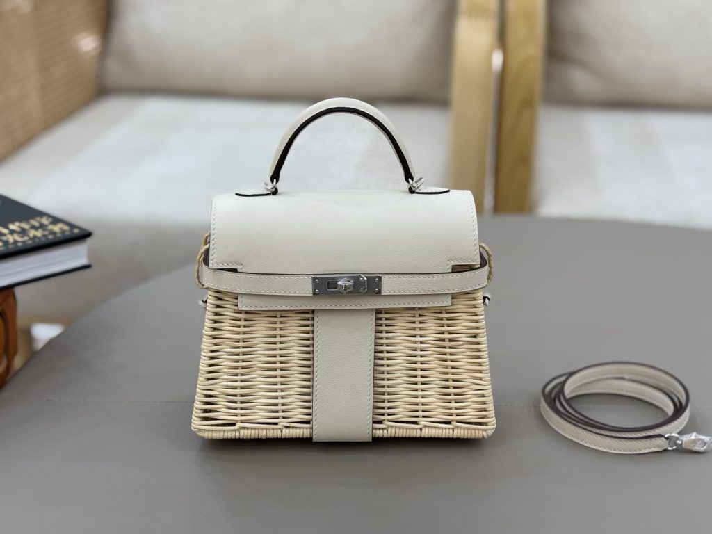 Mini Picnic — 20 cm / 25 cm — a woven bamboo-and-rattan body — Gold-tone or silver-tone hardware