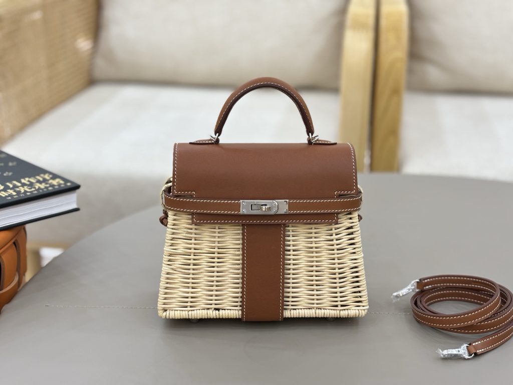 Mini Picnic — 20 cm / 25 cm — a woven bamboo-and-rattan body — Gold-tone or silver-tone hardware