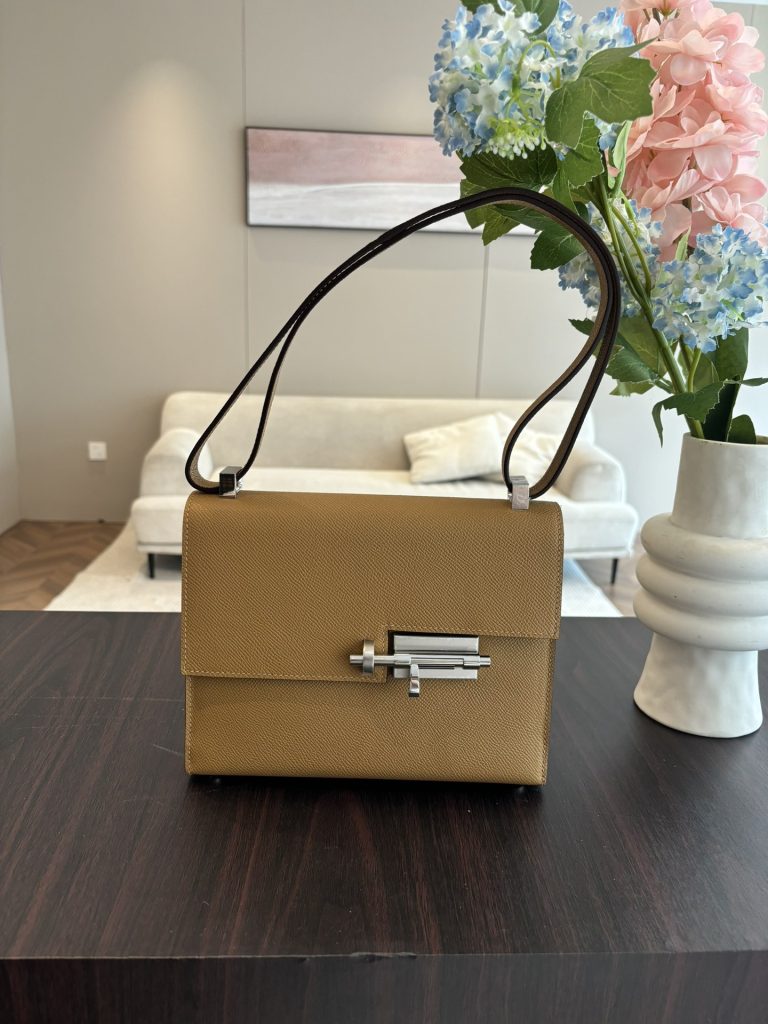 Verrou — 21 cm — Biscuit — Epsom leather