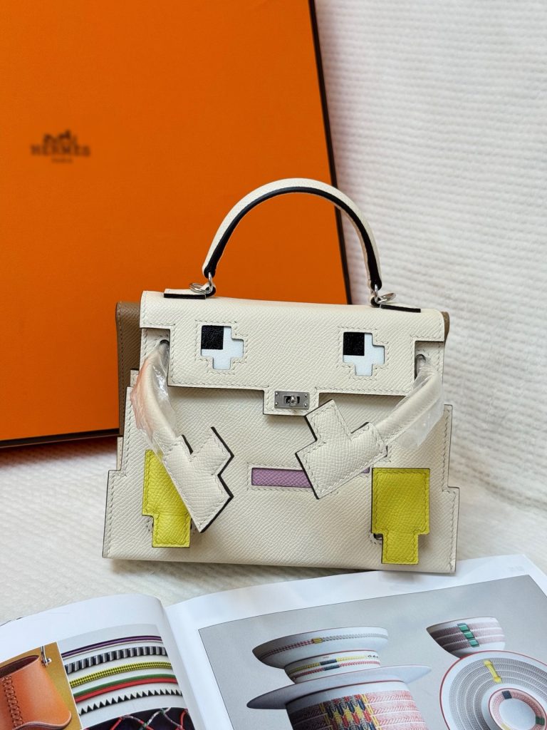 Kelly Doll Picto — 18 × 8 × 13 cm — leather