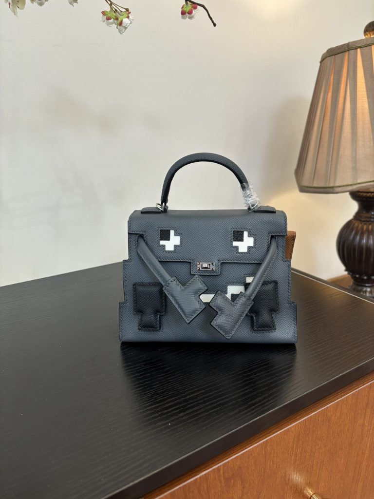 Kelly Doll Picto — 18 × 8 × 13 cm — leather