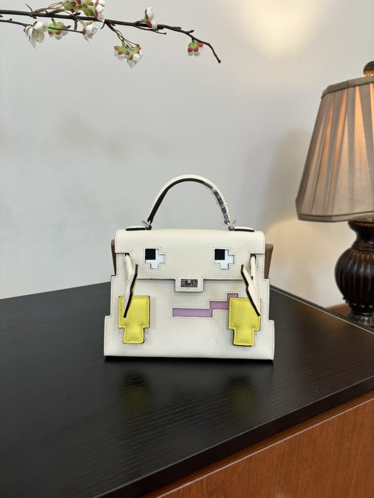 Kelly Doll Picto — 18 × 8 × 13 cm — leather